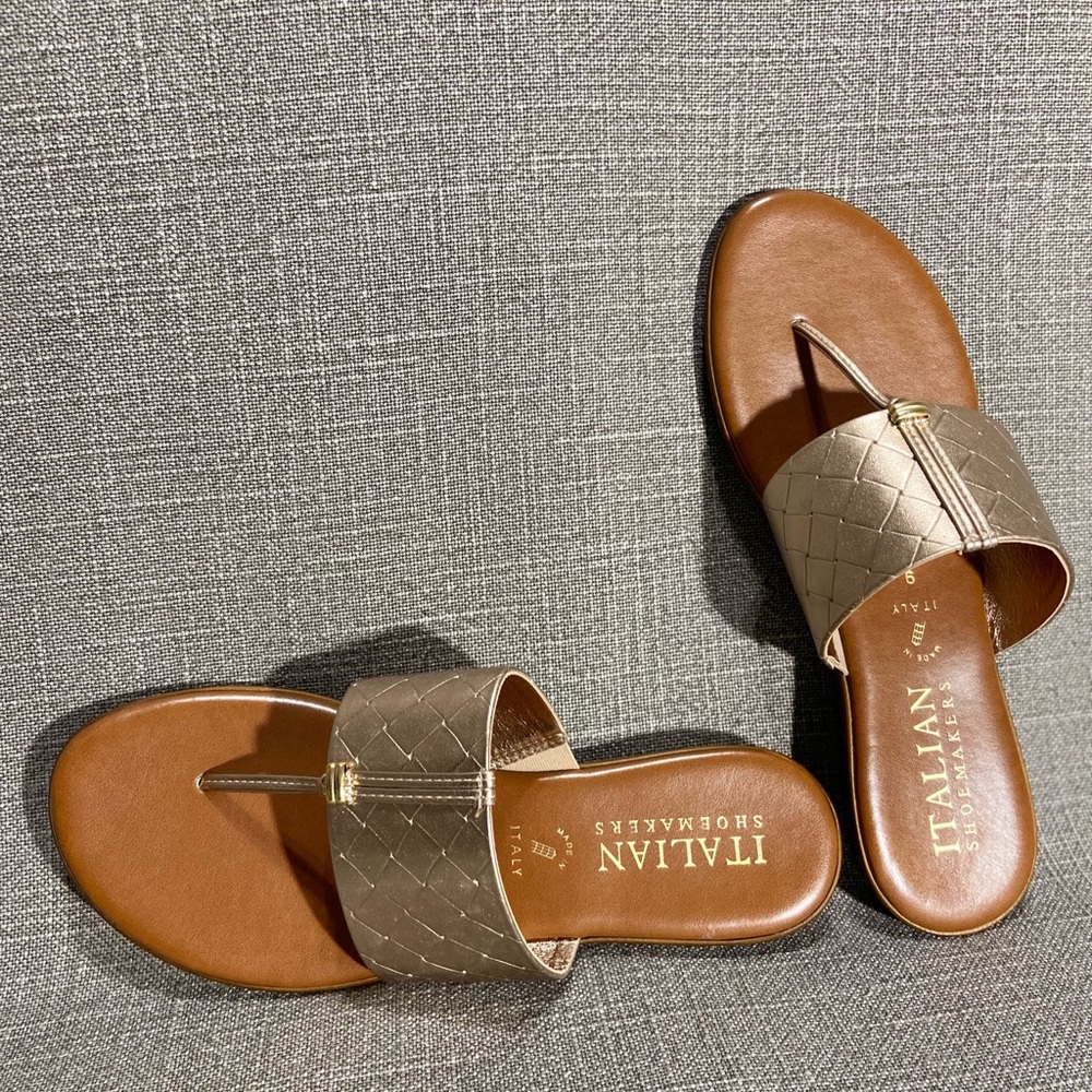 Italian Shoemakers Tan leather sandals with Gold straps Women’s Sz 9